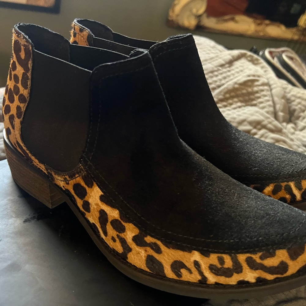 Matisse New Black and Leopard Chelsea Boots Size 8